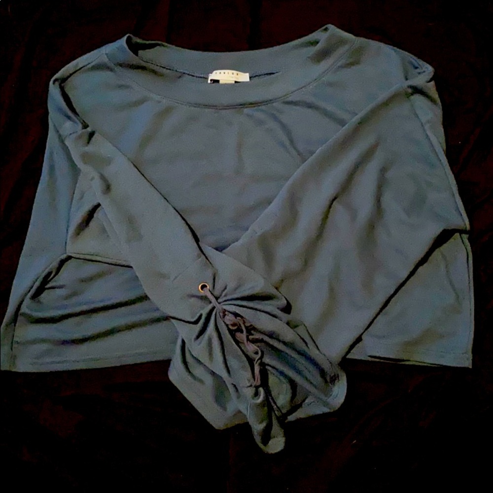 Cropped blue sweater